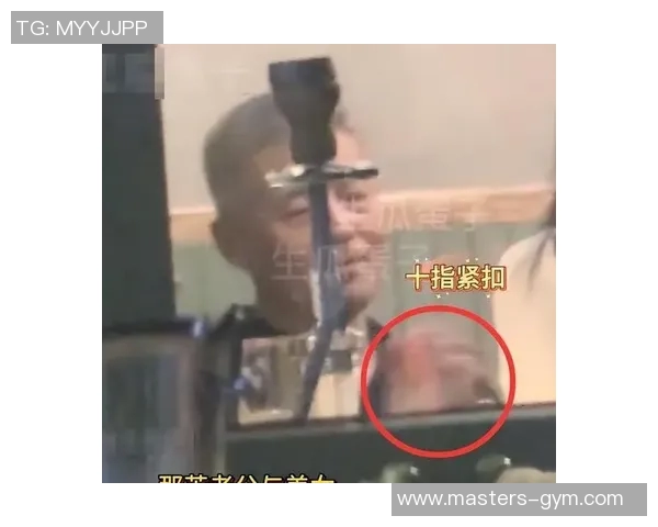 娱乐圈热议：某明星因私人生活被曝光引发网友热议，粉丝态度分化引发讨论