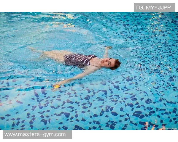 仰泳对身体健康的多重益处及其锻炼效果解析