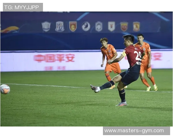 中超激战深圳佳兆业迎战山东鲁能全力争胜展现球队实力与斗志